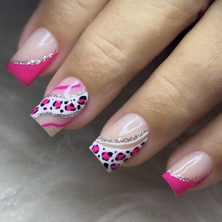 Stylisches Tierdruck Nagelkunstset Karnz