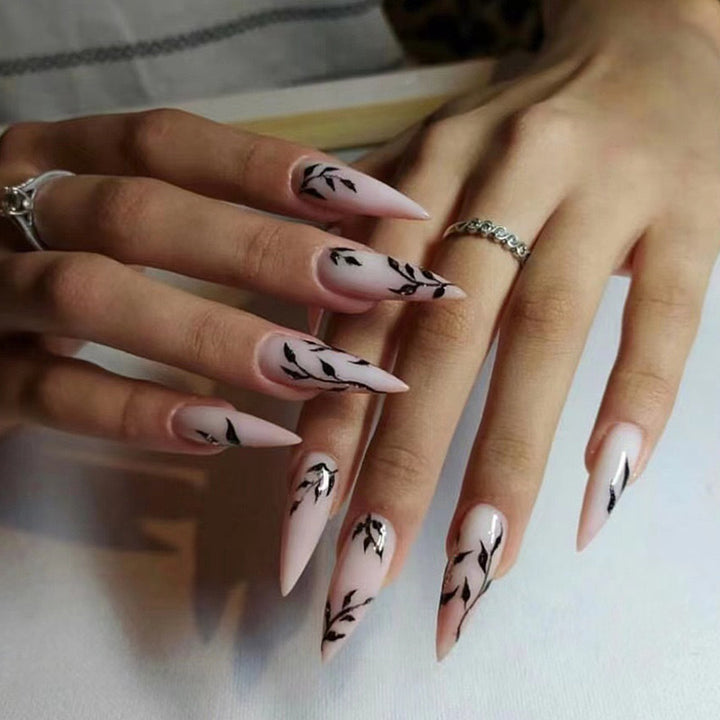 Elegante Künstliche Spitzennägel mit Floral Design Karnz