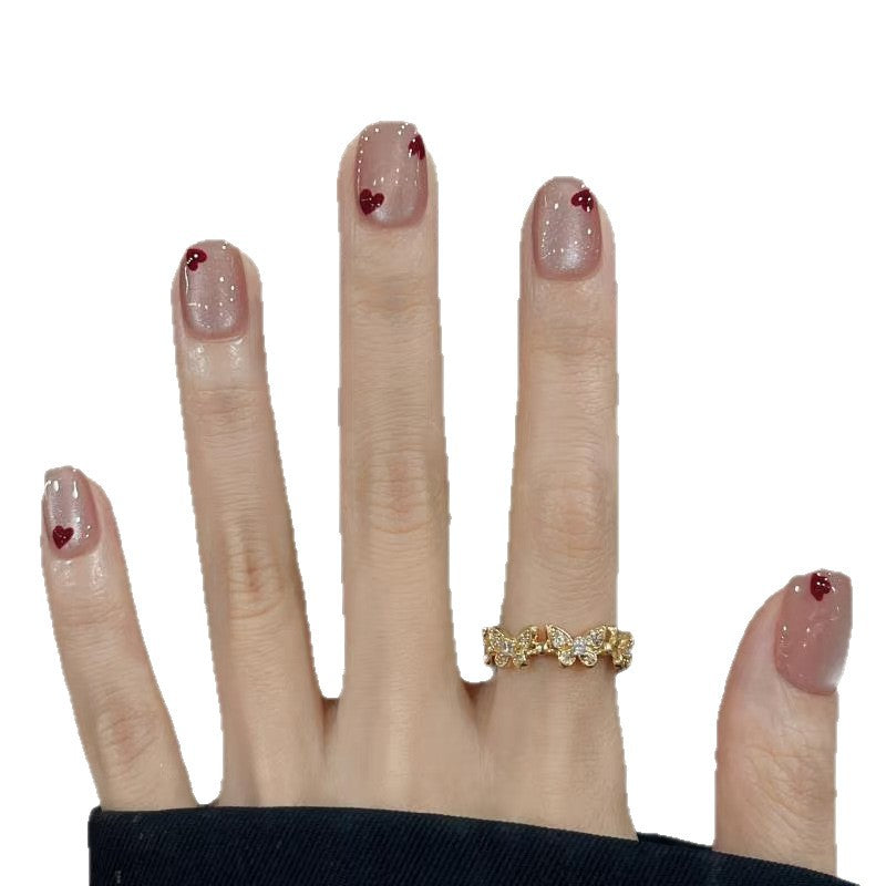 Nail Art mit Herzdesign