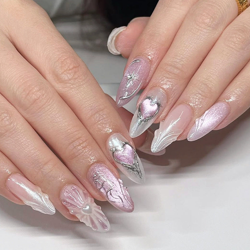 Dekorativer Press-On Nagelkunst Set mit floralen Akzenten Karnz