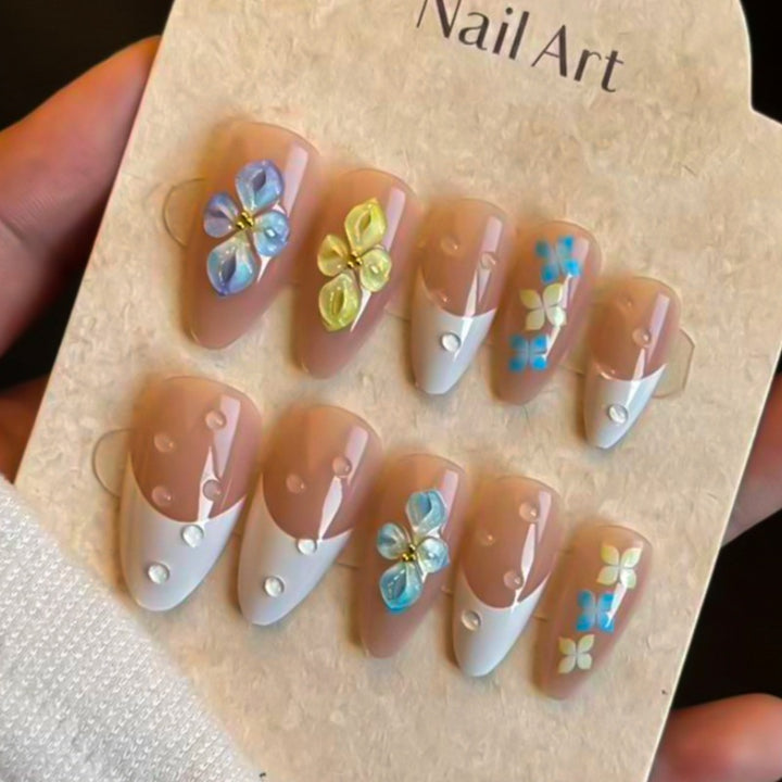 Dekoratives Floral Press-On Nagelkunstset Karnz