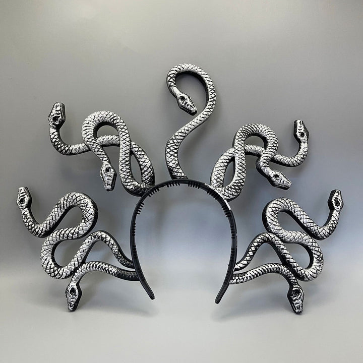 Medusa-inspirierter Haarreif mit 3D-Schlangenapplikationen