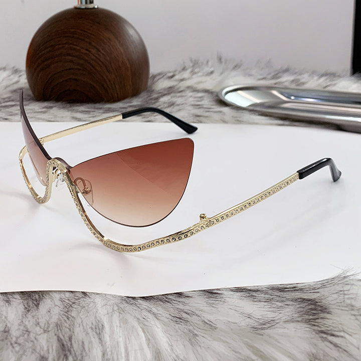 Damen extravagant geformte Cat-Eye Sonnenbrille mit funkelnden Applikationen Karnz