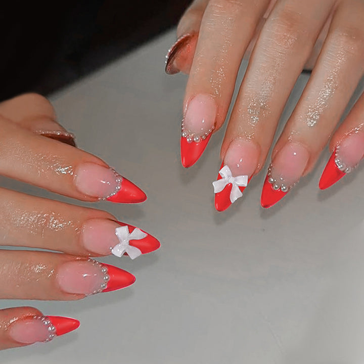 Elegantes Press-On-Nagelset mit Perlen- und Schleifenakzenten Karnz