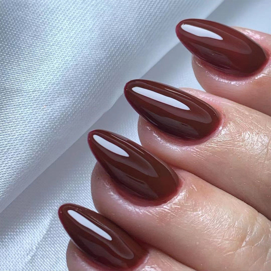 Elegante Nagelkunst mit Glanzfinish Karnz