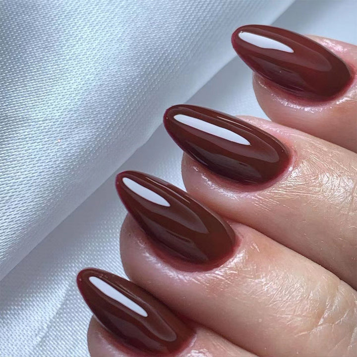 Elegante Nagelkunst mit Glanzfinish Karnz