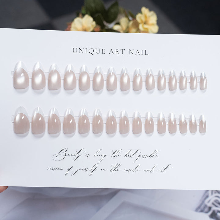 Vielseitiges Press-On-Nagelset mit einzigartigen Kunstdesigns