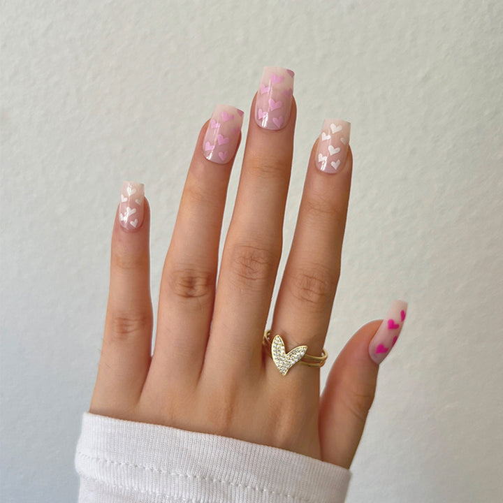 Kunstvolle Nagelverlängerungen mit elegantem Blattmuster Karnz