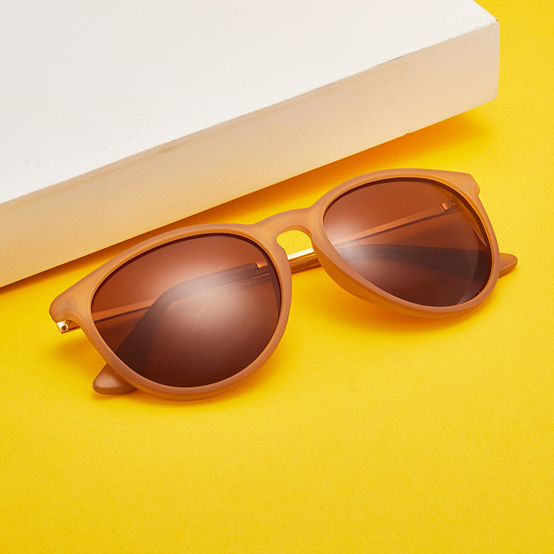 Damen modische und elegante Sonnenbrille mit hochwertigem Kunststoffrahmen und verspiegelten Gläsern Karnz