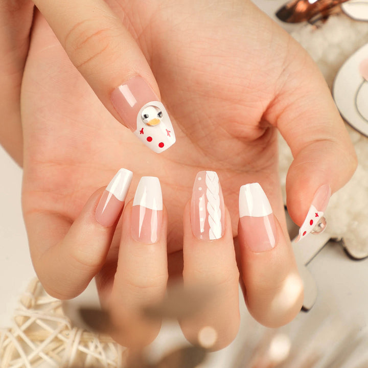 Künstlerische Gel-Nägel mit Elegantem Design und Strassverzierungen Karnz