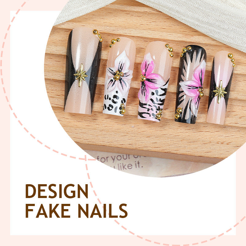 Kunstnagelset mit eleganten Blumen- und Leopardenmotiven Karnz