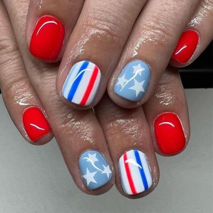Kreatives Nageldesign-Set mit Sternen- und Streifenmotiven Karnz