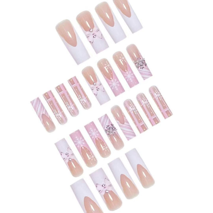 Elegante dekorative Nagelkunst-Verzierungen Karnz