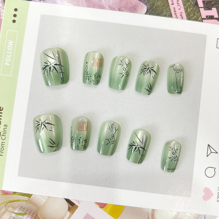 Kunstvolle Nagelspitzen mit Bambus-Motiv Karnz