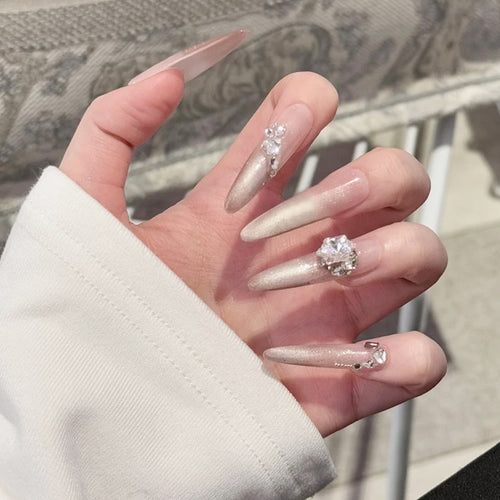 Kunstnagelset mit glamourösem Glitzereffekt Karnz