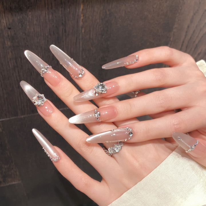 Elegantes Press-On Nagelkunst-Set mit dekorativen Kristall-Akzenten