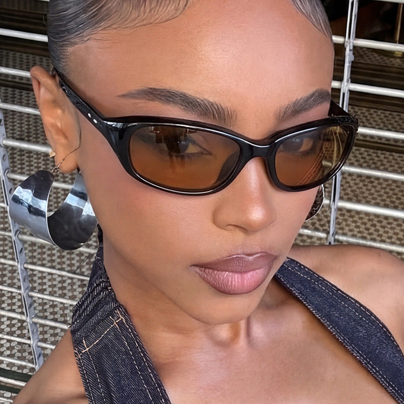 Damen sportliche Sonnenbrille mit breitem, ergonomischem Rahmen Karnz