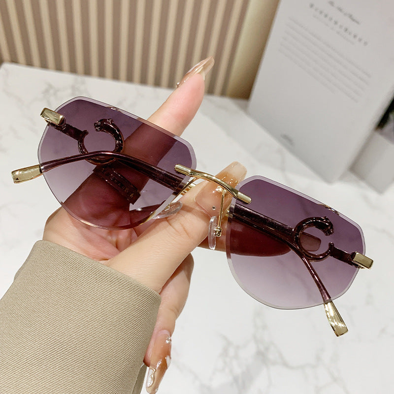 Damen trendige schicke Sonnenbrille im modernen Design mit filigranem Metallrahmen Karnz