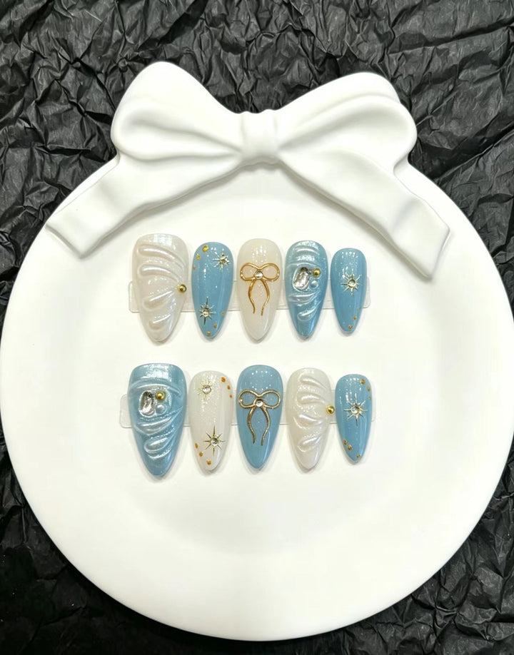 Dekorativer Press-On Nagelkunst-Set mit Schleifen- und Sternakzenten