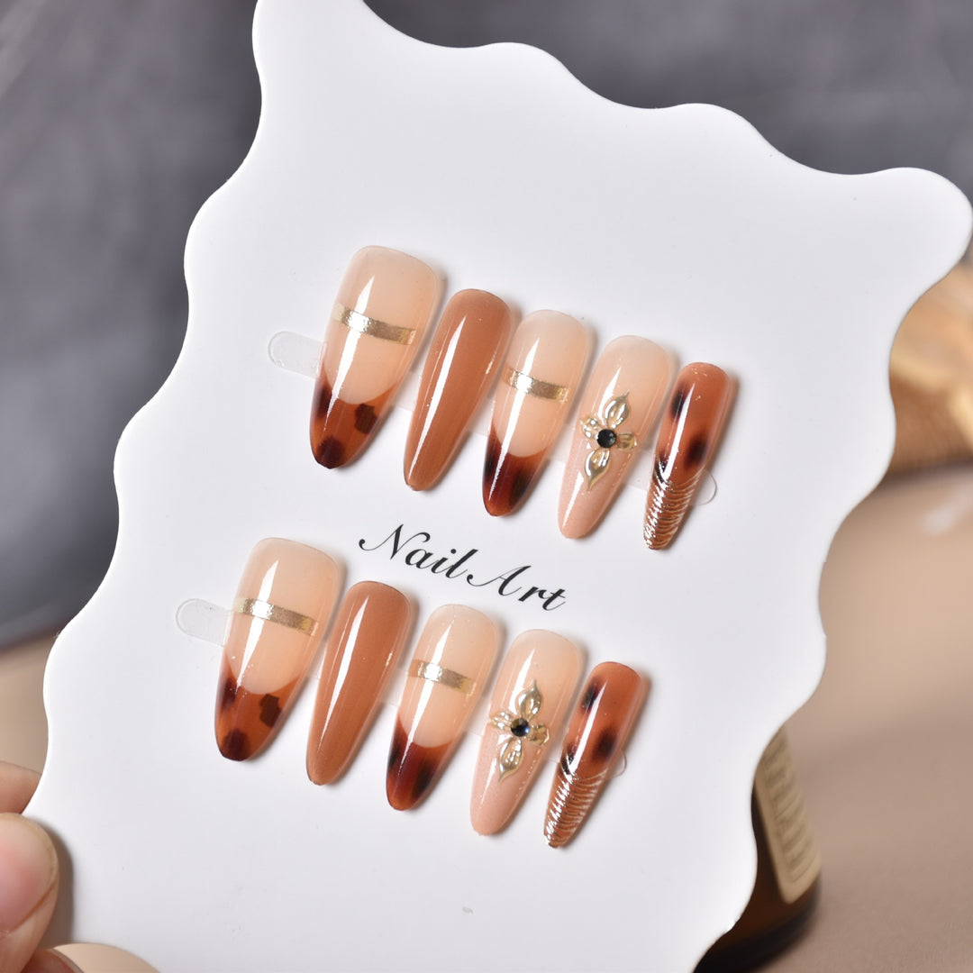 Elegante dekorative Press-On Nail Set Karnz