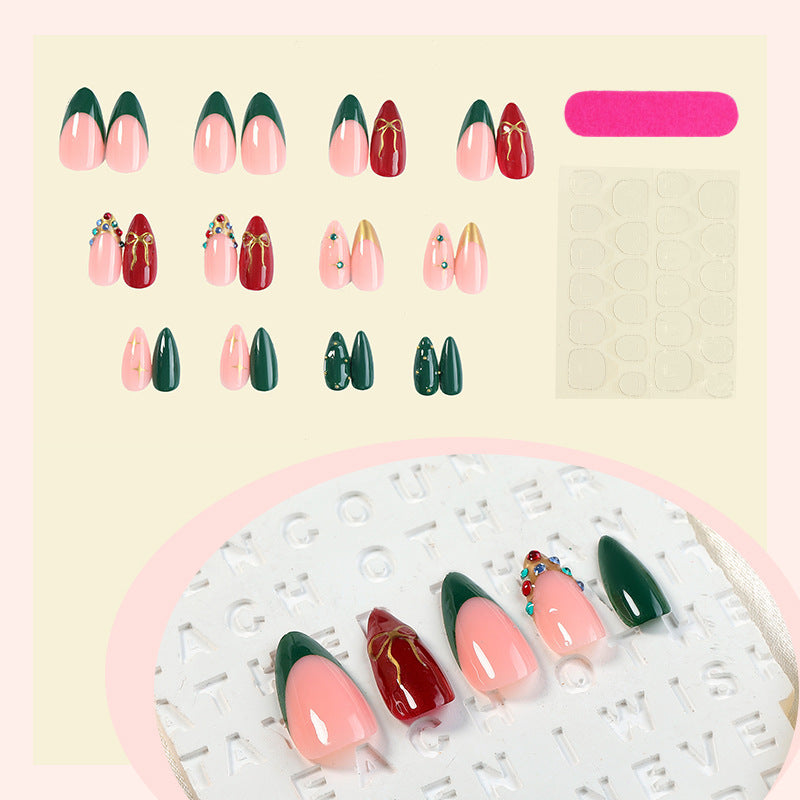 Kreatives Kunstnagelset mit festlichen Designs Karnz