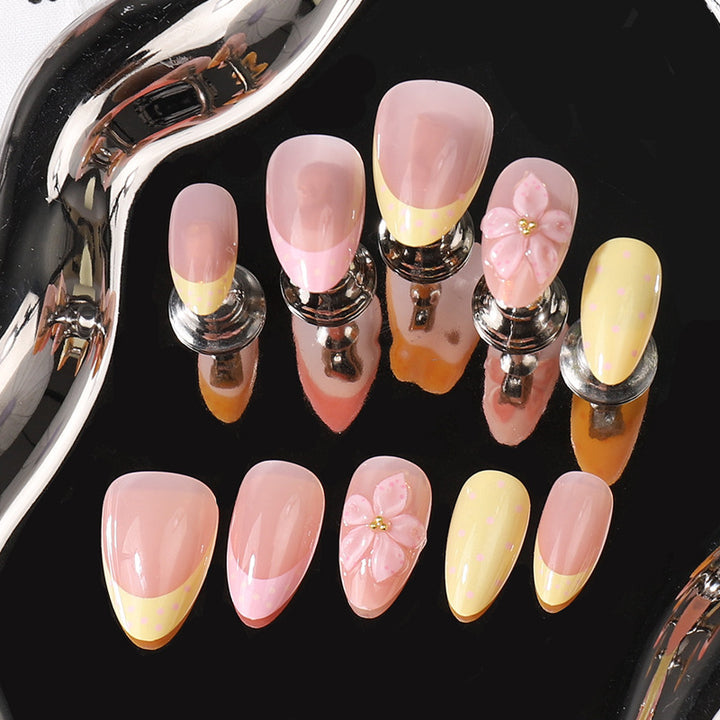 Floral Eleganter Press-On-Nagelset Karnz