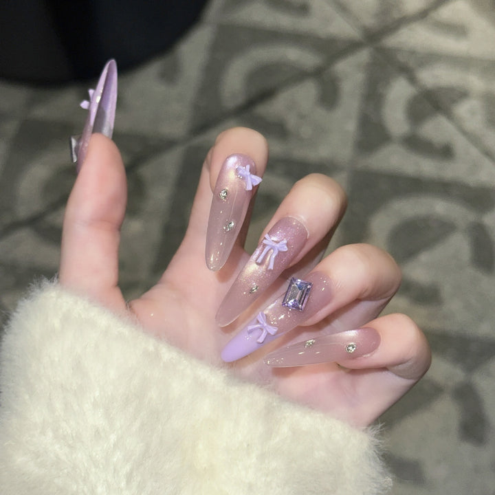Elegantes handgefertigtes Press-On Nagelkunstset Karnz