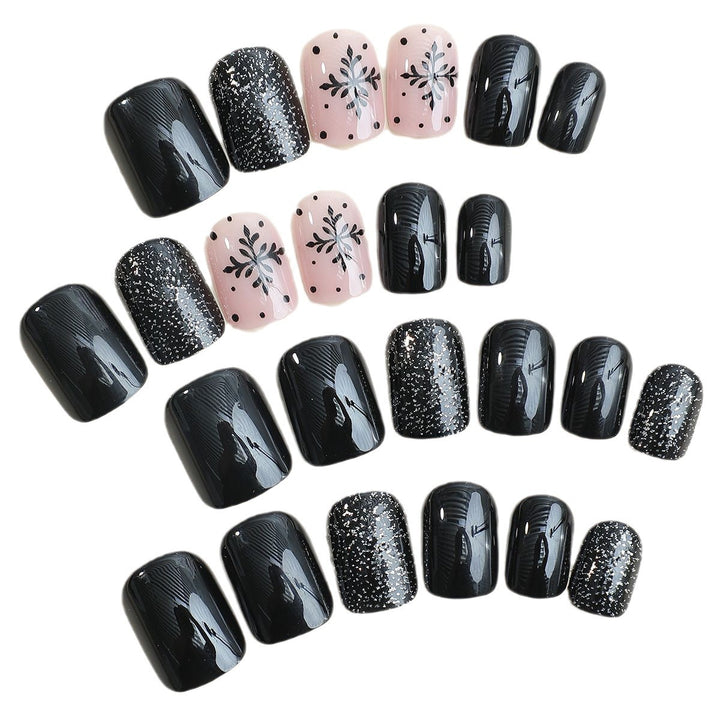 Kunstnagelset mit festlichem Winterthema Karnz