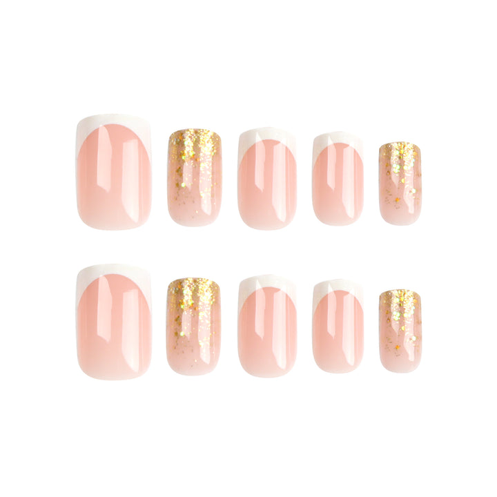 Glamouröse Nagelverlängerungen mit glitzerndem Akzent Karnz
