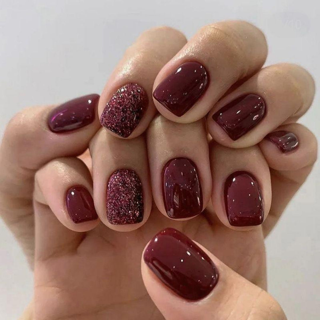 Glänzende Press-On Nagelverlängerungen mit Glitzer Karnz