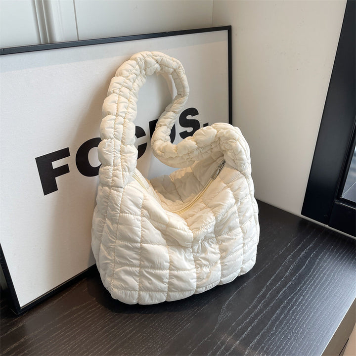 Texturierte gesteppte Schultertasche Karnz