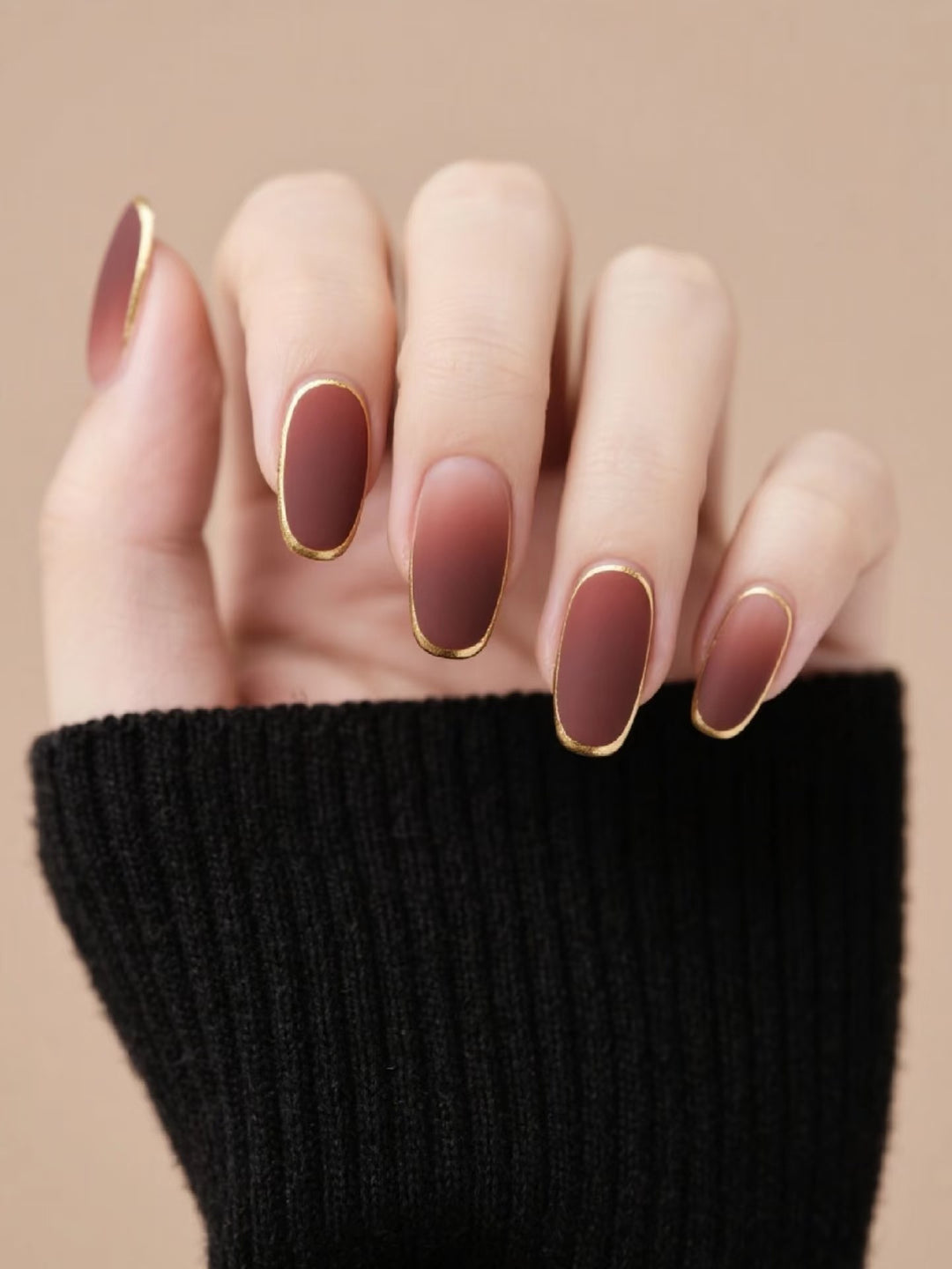 Matte Finishing Press-On-Nagel Set mit Goldrändern