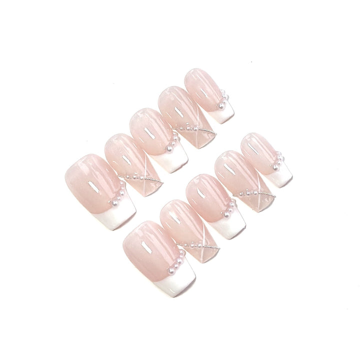 Elegantes Press-On-Nagelset mit Perlenakzenten