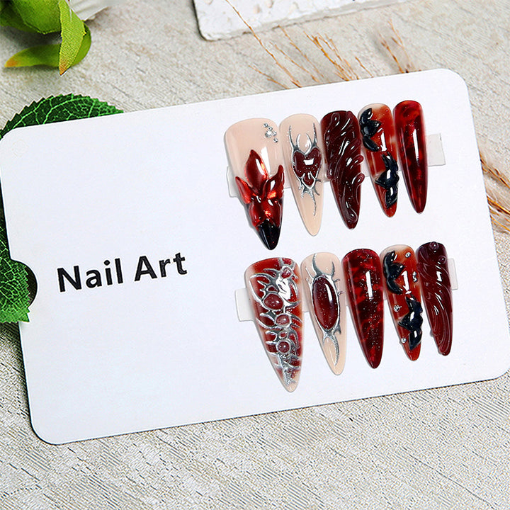 Kunstvolle 3D Nagelspitzen mit eleganten Motiven Karnz
