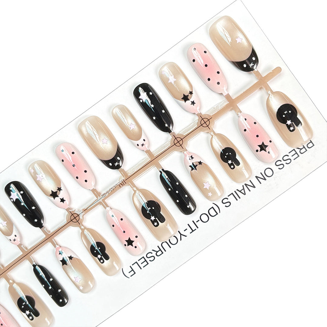 Künstlerisches Press-On Nageldesign Karnz