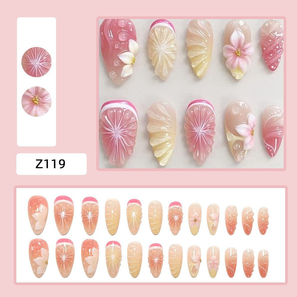Kunstvoller Nagelspitzen Set mit Blattakzenten Karnz
