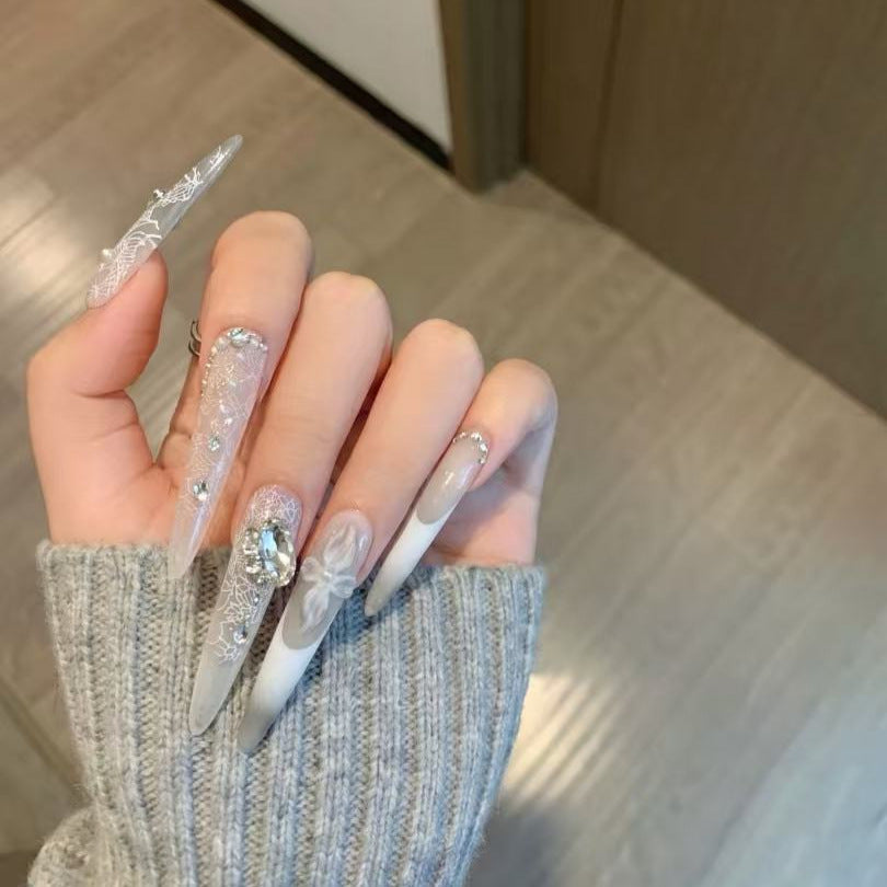 Dekorative Nagelkunst