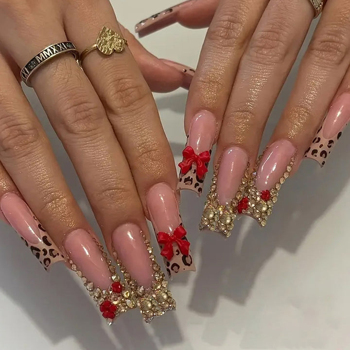 Dekorative Strass- und Schleifen-Nagelkunstverlängerungen Karnz
