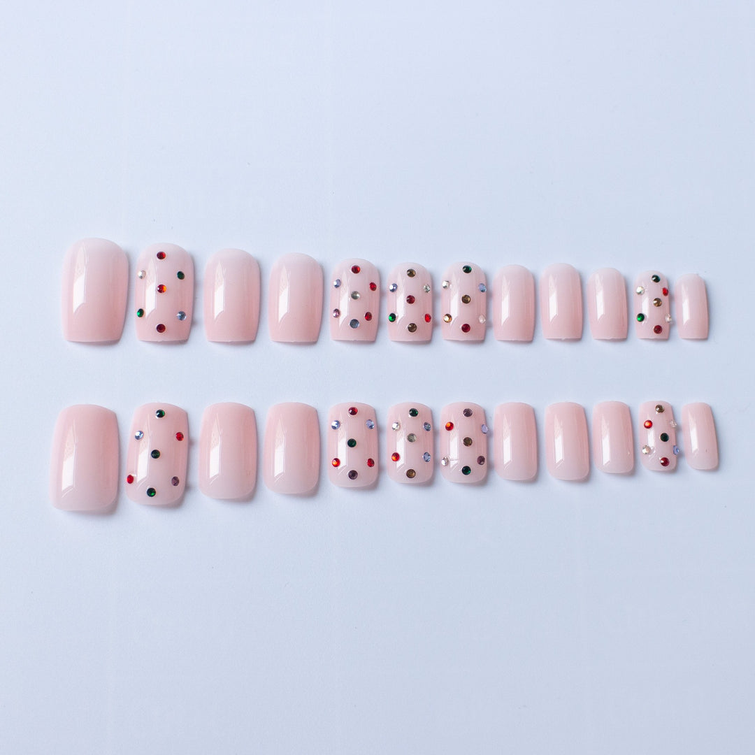 Dekoratives mit Edelsteinen besetztes Nagelkunst-Set