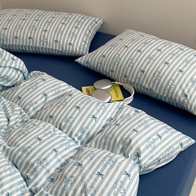 Leichtes Baumwoll-Bettwäscheset mit gestepptem Topper und feinem Streifenmuster