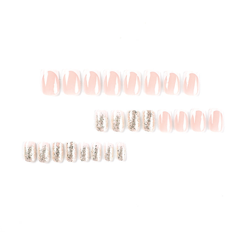 Funkelnde Nagelkunst mit Glitzer-Akzenten Karnz