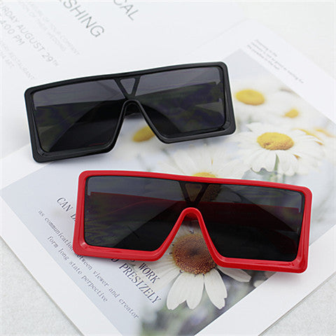 Damen Oversized Sonnenbrille im avantgardistischen Design Karnz