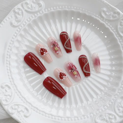 Dekoratives Press-On-Nagelkunst-Set mit glamourösem Design