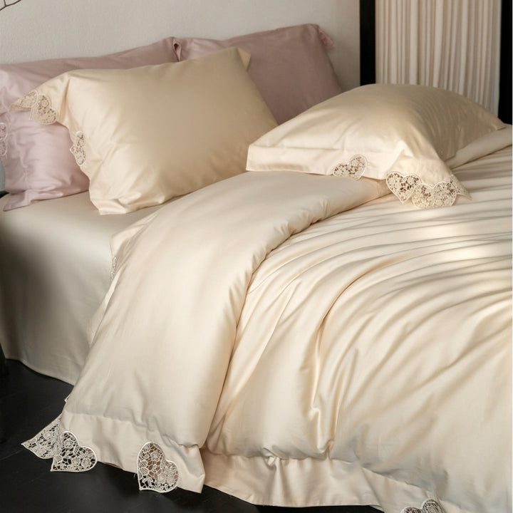 Luxus Satin Bettbezug Set mit Herz-Ausschnitt Spitze Trim