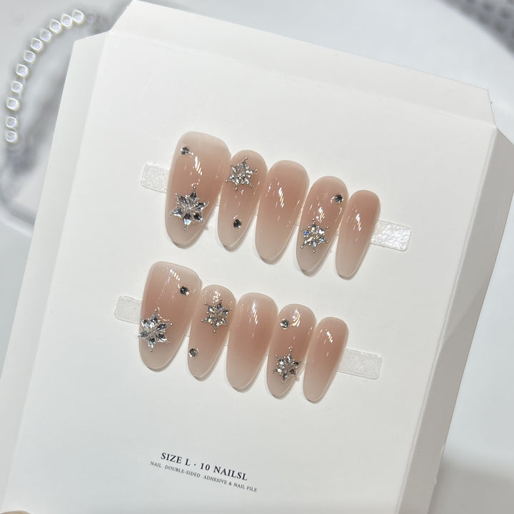 Elegante, mit Sternen verzierte Press-On Nagelset
