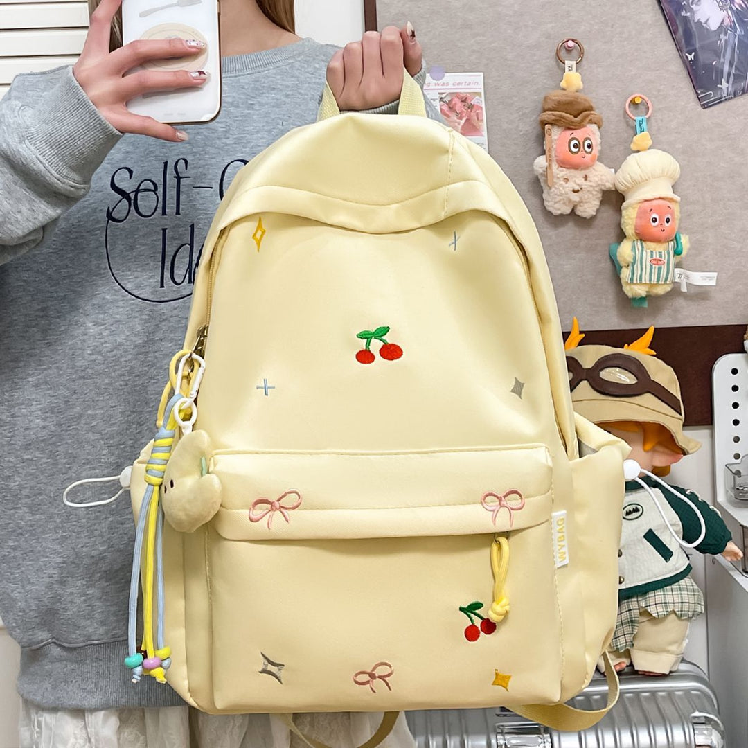 Verspielter Rucksack mit Stickereien Karnz