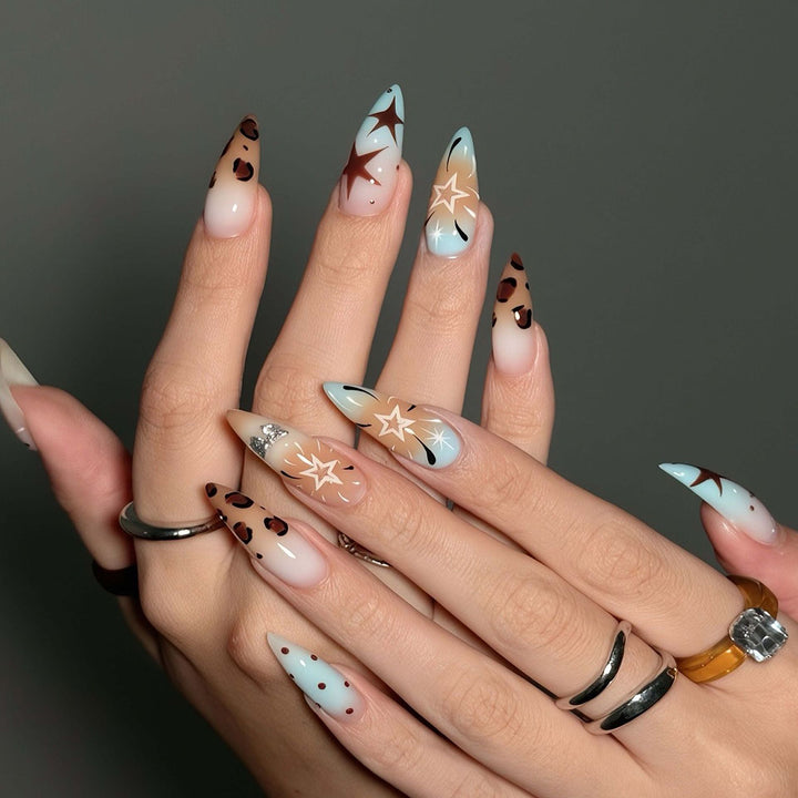 Künstlerisches Stiletto Press-On Nageldesign