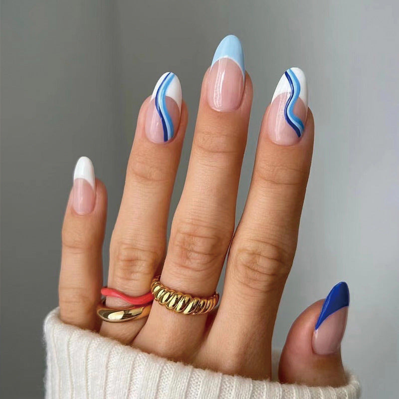 Elegante Kunstnägel mit modernem Design Karnz