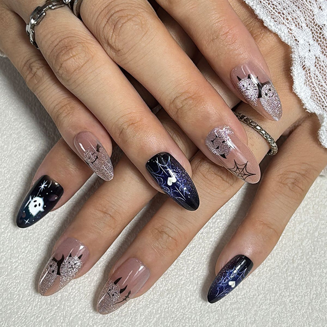 Dekoratives Press-On-Nagelset mit kunstvollen Designs Karnz