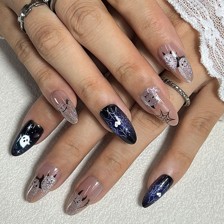 Dekoratives Press-On-Nagelset mit kunstvollen Designs Karnz